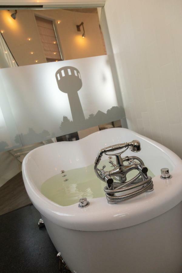 Watertorenhotel Nes Nes  Extérieur photo